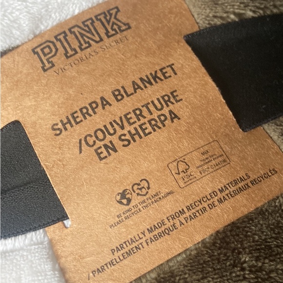 Pink Sherpa blanket brand new - Picture 2 of 3